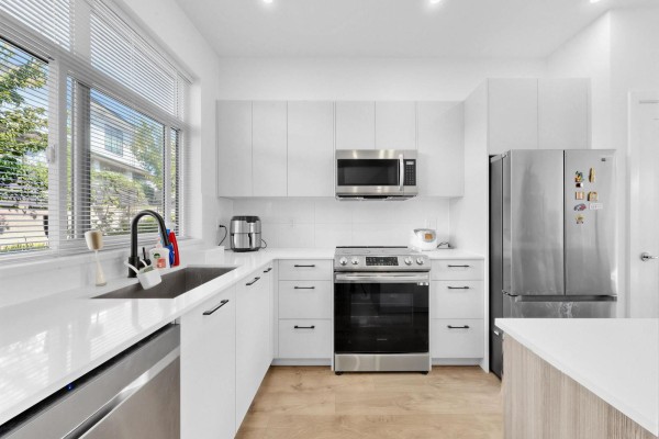 68 15255 Sitka Drive, Surrey, BC V3S0B1 Photo 4