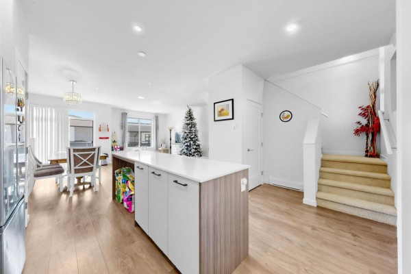 68 15255 Sitka Drive, Surrey, BC V3S0B1 Photo 5