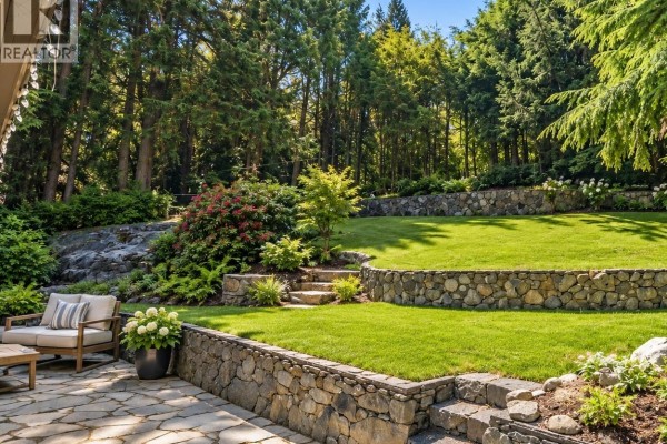 68 Bonnymuir Drive, West Vancouver, BC V7S1L2 Photo 3