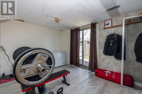 68 Chaucer Crescent, Barrie, ON, photo 2
