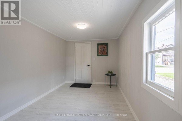 Bedroom 2 - 68 Christmas Street, Port Colborne, ON L3K1M5 Photo 5