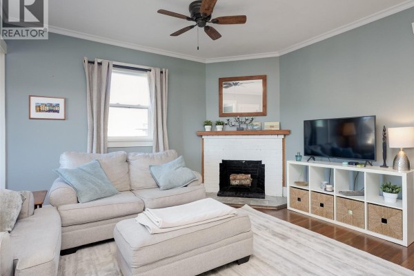 Living room - 68 Crease Ave, Saanich, BC V8Z1S5 Photo 5