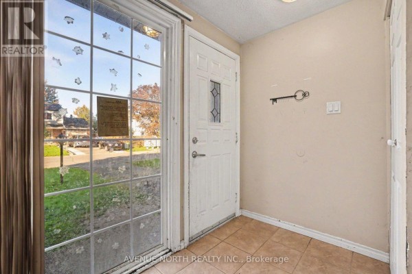 68 Downsview Crescent, Ottawa, ON K2G0A5 Photo 3