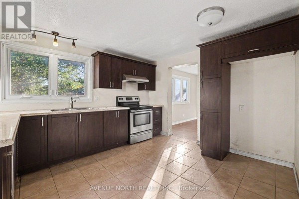 68 Downsview Crescent, Ottawa, ON K2G0A5 Photo 4