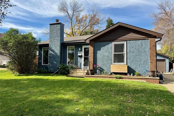 68 E Fotheringham Drive, Brandon, MB R7B3E5 Photo 2