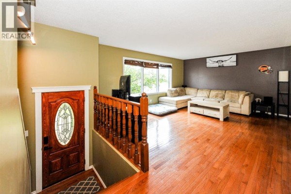4pc Bathroom - 68 Elliott Drive, Camrose, AB T4V3X7 Photo 4