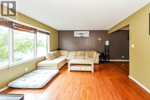 Primary Bedroom - 68 Elliott Drive, Camrose, AB T4V3X7 Photo 5