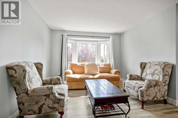 68 Falconridge Close Ne, Calgary, AB, photo 2
