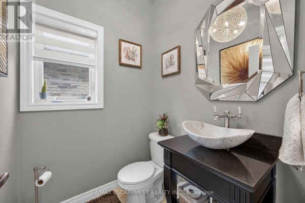 Bathroom - 68 Garinger Crescent, Hamilton, ON L0R1C0 Photo 5