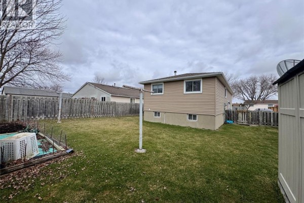 Backyard with shed and lawn - 68 Greenbriar Trail Wallaceburg