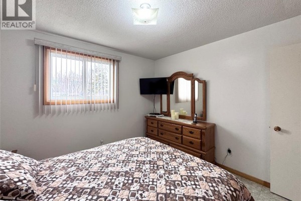 Bedroom with bed, dresser, TV, and window - 68 Greenbriar Trail Wallaceburg
