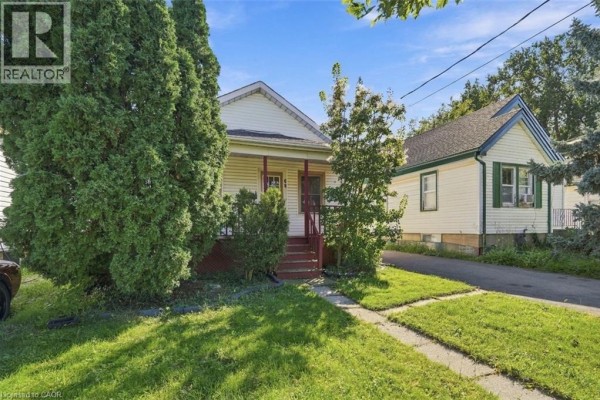 Primary Bedroom - 68 Hamilton Street, St  Catharines, ON L2S1K6 Photo 5