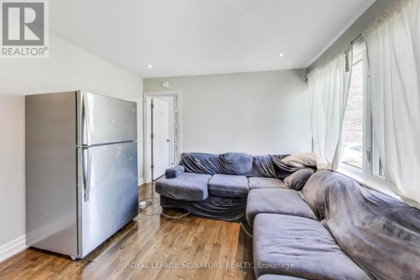 68 Harold Court, Hamilton, ON, photo 3