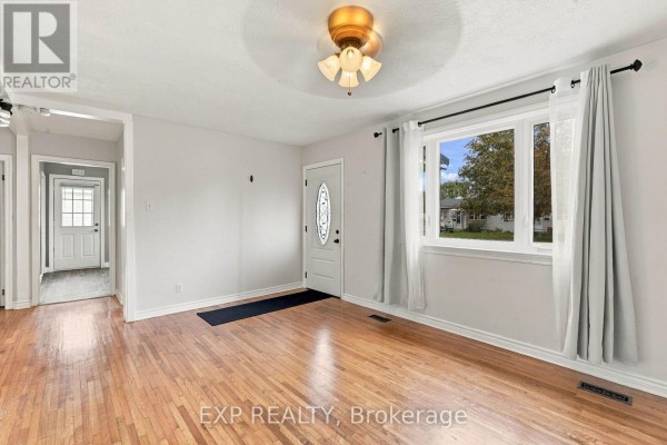Bedroom 2 - 68 Louis Street, Quinte West, ON K8V2L1 Photo 4