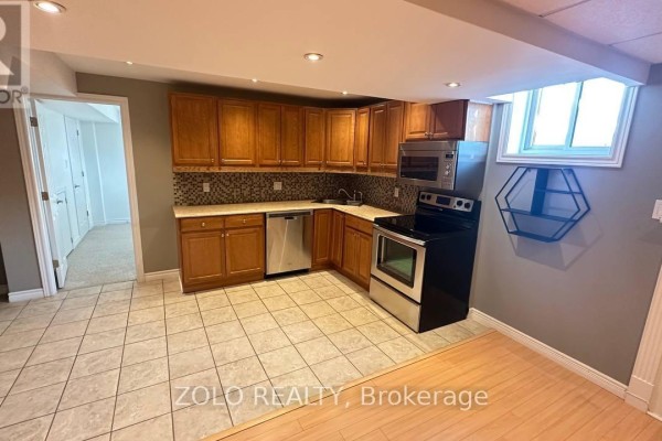 Bedroom - 68 Milligan Street E, Bradford West Gwillimbury, ON L3Z0A5 Photo 3