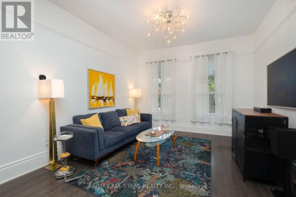 Primary Bedroom - 68 Osborne Avenue, Toronto, ON M4E3B2 Photo 5