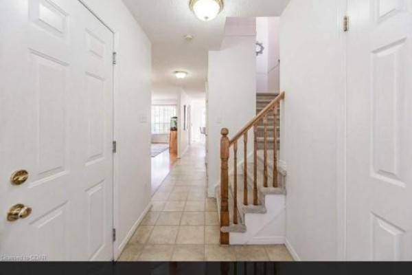 68 Wood Grove Crescent, Cambridge, ON, photo 3