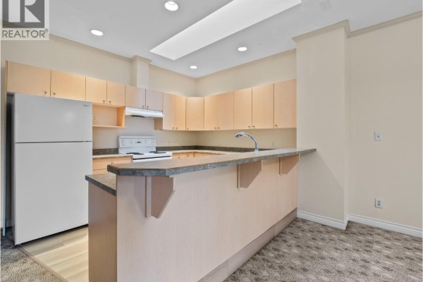 Kitchen - 680 Marine Park Drive Ne Unit# 7, Salmon Arm, BC V1E3L4 Photo 5