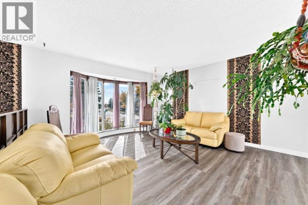4pc Bathroom - 6803 Dalmeny Gate Nw, Calgary, AB T3A1T5 Photo 3