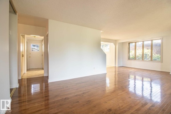 Family room - 6804 102a Av Nw, Edmonton, AB T6A0R9 Photo 4