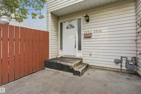 Kitchen - 6804 36a Av Nw, Edmonton, AB T6K1S3 Photo 3