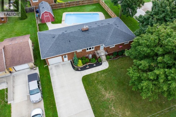 681 Centennial Street, Plympton Wyoming, ON, photo 2