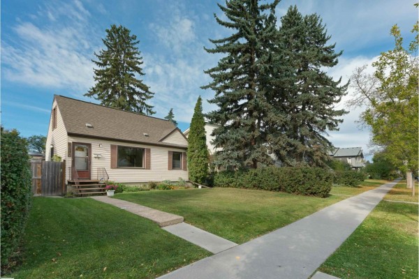Primary Bedroom - 6810 110 St Nw, Edmonton, AB T6H3E7 Photo 3