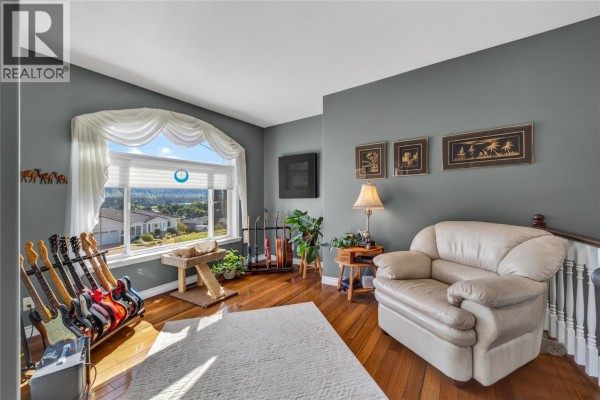 Living room - 6812 Cabernet Place, Oliver, BC V0H1T4 Photo 4