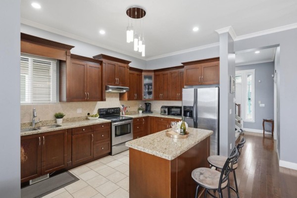 6814 192 Street, Surrey, BC V4N0B5 Photo 3