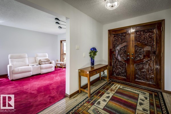 Family room - 6819 10 Av Nw, Edmonton, AB T6K2T9 Photo 4
