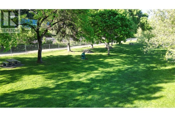 6820 42 Street Ne, Salmon Arm, BC, photo 2