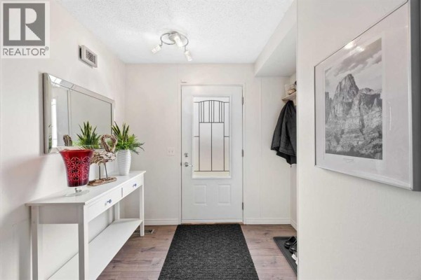 Dining room - 6824 43 Avenue Ne, Calgary, AB T1Y5P2 Photo 3