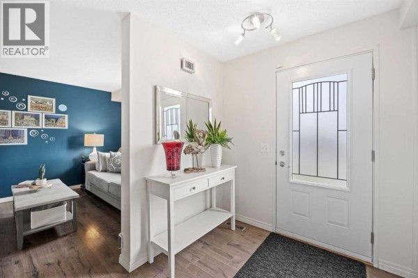 2pc Bathroom - 6824 43 Avenue Ne, Calgary, AB T1Y5P2 Photo 4