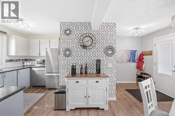 4pc Bathroom - 6824 43 Avenue Ne, Calgary, AB T1Y5P2 Photo 5