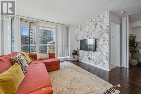Kitchen - 683 - 209 Fort York Boulevard, Toronto, ON M5V4A1 Photo 3