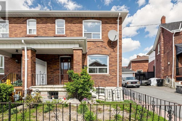 Kitchen - 683 Old Weston Road, Toronto, ON M6N3B6 Photo 2