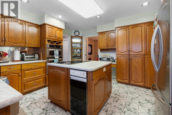 Eating area - 6843 Valleyview Drive, Prince George, BC V2K4C6 Photo 5