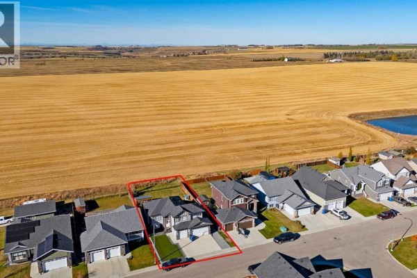 Kitchen - 685 West Highland Crescent, Carstairs, AB T0M0N0 Photo 2