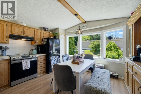Kitchen - 6850 53 Street Ne, Salmon Arm, BC V0E1K0 Photo 5