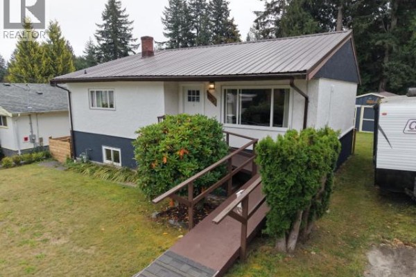 Kitchen - 6856 Drake Street, Powell River, BC V8A3Y1 Photo 2