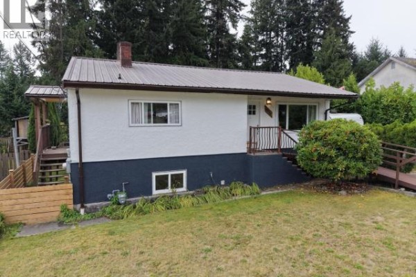 Primary Bedroom - 6856 Drake Street, Powell River, BC V8A3Y1 Photo 3