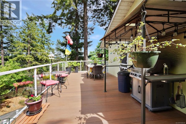 Patio - 6864 East Saanich Rd, Central Saanich, BC V8Z5Y9 Photo 4