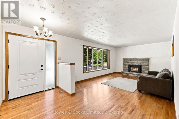 Kitchen - 687 Lundy's Lane, Peterborough, ON K9J4J9 Photo 4
