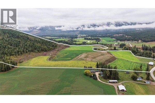 687 Mabel Lake Road, Lumby, BC V0E2G5 Photo 3
