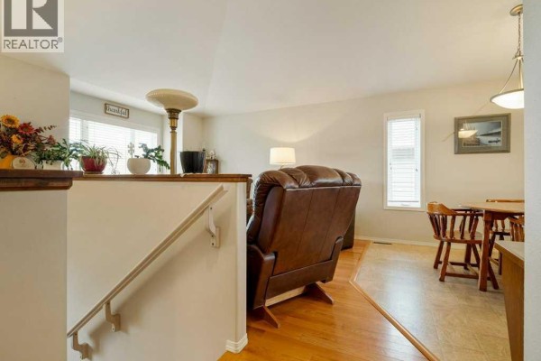 Kitchen - 687 Parkside Drive, Coaldale, AB T1M1R7 Photo 5