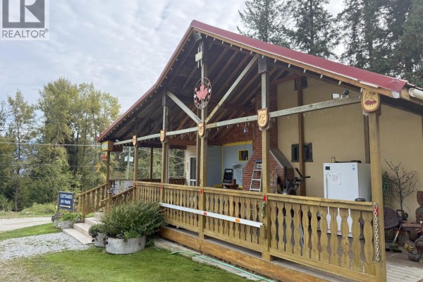 6871 Trans Canada Highway Nw, Salmon Arm, BC V1E3A2 Photo 4