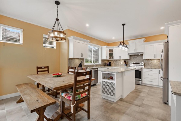 6876 192a Street, Surrey, BC V4N0B7 Photo 3