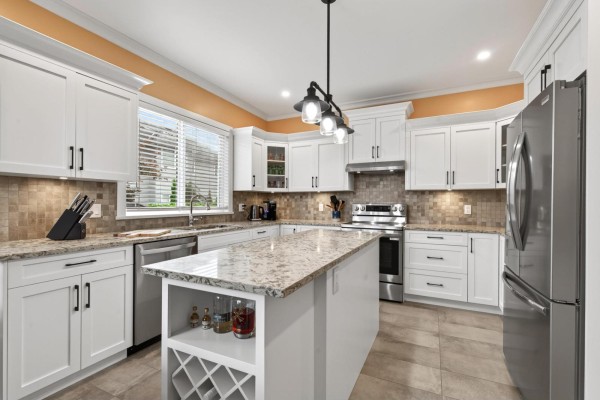 6876 192a Street, Surrey, BC V4N0B7 Photo 4