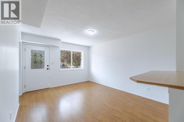 Kitchen - 688 Latimer Street Unit# 102, Penticton, BC V2A5R6 Photo 4