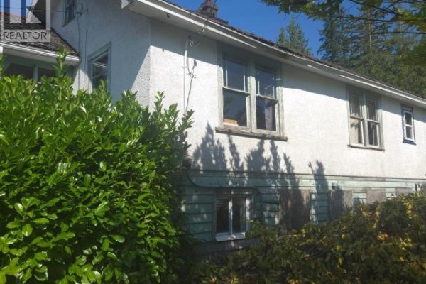 Primary Bedroom - 6889 Drake Street, Powell River, BC V8A3Y3 Photo 5